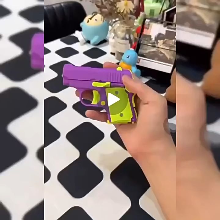 3D Gravity Knife Model Gun Mini 1911 Non-Firing Bullets Toy Gun Jumping Small Radish Knife Decompression Toy Butterfly Knife