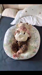 Gối Giữ Bình Sữa Cho Bé Tự Bú – Hỗ Trợ Nằm/Ngồi Bú Chất Liệu Mềm Mại An Toàn Dây Đai Cố Định