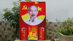 Lịch gỗ Bác Hồ lịch tráng gương 2026 bìa gỗ bọc viền nhôm thích hợp treo phòng khách làm quà tặng