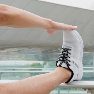 Giày thể thao nam ERKE mùa đông và mùa thu - Giày chạy bộ thoáng khí đế mềm lưới cho nam giới giày thể thao thông minh giày da chống thấm nước nam 【Mẫu giày nam mùa đông & thu bán chạy nhất - Đề xuất hàng hot】