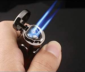 ไฟฟู่ 3ท่อไอพ่น พร้อมส่งด่วน🇹🇭รอของไม่นาน ไฟแช็คแก๊สฟู่ ไฟแช็ค รุ่นเติมแก๊ส ปรับระดับได้ ไฟแช็ก ไฟแช็คเติมแก๊ส lighter gas •ไม่มีสารและวัตถุไวไฟทั้งสิ้นในตัวสินค้า•