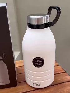 TYESO | Tyeso 1900ML Vacuum Flasks 304 Stainless Steel Insulated Flask Sports with Eye Sticker Convenient Buckle Hiking Large Capacity