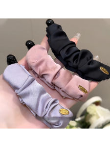 กิ๊บติดผมทรงเรือใบเนื้อผ้าซาติน ทรงย้ำปริมาณผม กิ๊บติดผมแบบทับซ้อน ดีไซน์เก๋ไก๋ เหมาะกับทุกวัย