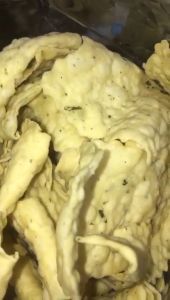 SNACK KERIPIK BAWANG JERUK 190GR DAN 500GR / PANGSIT DAUN JERUK CRISPY