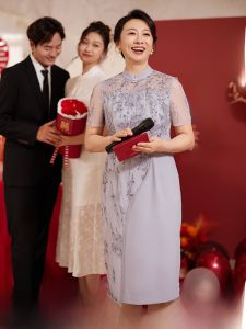 LUCRE ชุดกี่เพ้าราตรีสุดหรูหรา ดีไซน์เรียบง่าย สไตล์ย้อนยุค วัสดุผ้าโพลีเอสเตอร์ กระโปรงยาวปานกลาง เหมาะสำหรับอายุ 35 ปีขึ้นไป