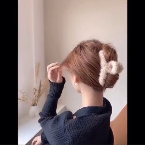 Plush Hair Claw Elegant Acrylic Hairpins Faux Fur Hair Clip Barrette Crab Headwear for Women Girls