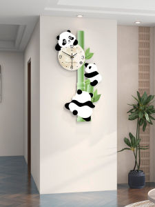 นาฬิกาตั้งโต๊ะแบบติดผนังลายแพนด้า นาฬิกาตกแต่งสไตล์โมเดิร์นเรียบง่ายสำหรับห้องนั่งเล่นและร้านอาหาร ช่องสายตาไม่สมมาตร