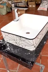 Bàn đá lavabo loại bàn đặt lavabo vòi gắn trên mặt bàn size 70x49cm đá nhân tạo kèm khung treo và vít treo tường