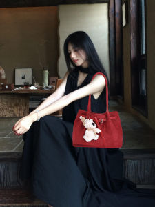 Retro Red Velvet Underarm Tote Bag Womens New 2025 High-End Large Capacity Single Shoulder Wedding Bag Korean Style Soft Handbag