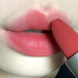 Autumn Lazy Feelings Strike Lip Velvet Embrace Lipstick Glossy Matte Long-lasting Affordable Whiter Complexion Makeup Tool