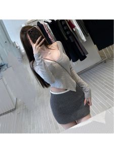 Chill Qiaoer [95% Cotton Large Bust Waist T-shirt] Large U Collar Irregular Hem Bottoming Shirt Short Gyaru Top