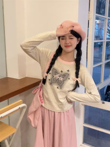 เสื้อยืดคอกลมแขนยาวทรงสลิมฟิตสำหรับผู้หญิง ฤดูใบไม้ร่วง/ฤดูหนาว เสื้อชั้นในลายตัวอักษรปักลายผีเสื้อสีตัดกัน แฟชั่นสตรีท