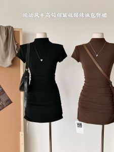 ชุดเดรสสั้นคอตั้งทรงเข้ารูปแขนสั้นผ้าฝ้ายผสมสำหรับผู้หญิง ฤดูใบไม้ผลิและฤดูร้อน 2024 ชุดเดรสสั้นทรงเอเอวสูง