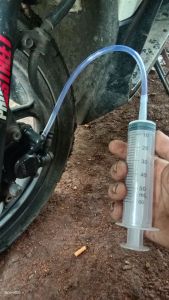 spuit 50 cc + selang kuras minyak rem