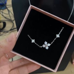 Lắc Tay Nữ Hoa 4 Cánh May Mắn Bạc Ý 925 Cao Cấp Xi Vàng Trắng 5 lớp Đính Kim Cương Moissanite Kèm Kiểm Định GRA Chính Hãng