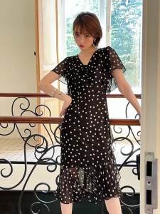 MIUCO | Đầm Nghỉ Dưỡng V-neck Chấm Bi Elegante Màu Đen