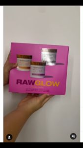 Muối tẩy tế bào chết hàng ngày RAWGLOW Daily Micro Scrub Salt Polish cho da sáng mà không làm mất độ ẩm tự nhiên của da của Mỹ
