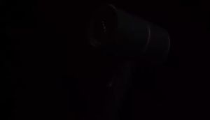 [Jakarta Spot COD] Pengering Rambut Daya Tinggi & Perawatan Rambut Anion Panas & Dingin\\n\\n Pengertian Pengering Rambut Daya Tinggi\\n\\nPengering rambut daya tinggi adalah alat yang dirancang untuk mengeringkan rambut dengan kecepatan yang lebih cepat dibandingkan dengan pengering rambut biasa. Alat ini menggunakan teknologi canggih untuk memastikan hasil akhir yang maksimal dan rambut yang sehat.\\n\\n Fungsi Pengering Rambut Daya Tinggi\\n\\nFungsi utama dari pengering rambut daya tinggi adalah mengeringkan rambut dengan cepat dan efisien. Selain itu, pengering rambut ini juga dapat membantu meluruskan rambut, memberikan volume, dan meningkatkan kilau rambut.\\n\\n Kelebihan Pengering Rambut Daya Tinggi\\n\\nBeberapa kelebihan pengering rambut daya tinggi antara lain:\\n\\n- Mengeringkan rambut lebih cepat dibandingkan dengan pengering rambut biasa\\n- Memiliki fitur tambahan seperti kontrol suhu dan kecepatan angin\\n- Dapat melindungi rambut dari kerusakan akibat panas\\n\\n Jenis-Jenis Pengering Rambut\\n\\nAda beberapa jenis pengering rambut yang tersedia di pasaran, termasuk:\\n\\n Pengering Rambut Siswa Asrama\\n\\nPengering rambut siswa asrama dirancang khusus untuk siswa yang tinggal di asrama. Alat ini biasanya lebih ringan dan mudah dibawa-bawa, serta memiliki fitur pengeringan cepat dan efisien.\\n\\n Pengering Rambut Angin Khusus\\n\\nPengering rambut angin khusus dirancang untuk menghasilkan angin yang lebih halus dan lembut, sehingga cocok untuk rambut yang sensitif atau mudah rusak.\\n\\n Cara Menggunakan Pengering Rambut Daya Tinggi\\n\\nBerikut adalah langkah-langkah menggunakan pengering rambut daya tinggi:\\n\\n1. Pastikan rambut Anda sudah bersih dan kering sebelum menggunakan pengering rambut.\\n2. Pilih suhu dan kecepatan angin sesuai dengan jenis rambut Anda.\\n3. Mulailah mengeringkan rambut dari ujung hingga akar.\\n4. Gunakan suhu tinggi untuk bagian ujung rambut dan suhu rendah untuk bagian akar.\\n5. Jangan gunakan pengering rambut terlalu dekat dengan rambut Anda untuk menghindari kerusakan akibat panas.\\n\\n Tips Memilih Pengering Rambut Daya Tinggi yang Tepat\\n\\nBerikut adalah beberapa tips memilih pengering rambut daya tinggi yang tepat:\\n\\n- Pilih pengering rambut yang memiliki fitur kontrol suhu dan kecepatan angin.\\n- Pilih pengering rambut yang memiliki desain ergonomis untuk kenyamanan saat digunakan.\\n- Pilih pengering rambut yang memiliki garansi dan layanan purna jual yang baik.\\n\\n Manfaat Pengering Rambut Anion Panas & Dingin\\n\\nPengering rambut anion panas dan dingin adalah alat yang dirancang untuk memberikan manfaat tambahan bagi rambut Anda. Beberapa manfaat pengering rambut anion panas dan dingin antara lain:\\n\\n Efek Positif Pengering Rambut Anion Panas & Dingin pada Rambut\\n\\nPengering rambut anion panas dan dingin dapat membantu melindungi rambut dari kerusakan akibat panas, serta meningkatkan kilau dan volume rambut.\\n\\n Perbedaan Pengering Rambut Anion Panas & Dingin dengan Pengering Rambut Biasa\\n\\nPerbedaan utama antara pengering rambut anion panas dan dingin dengan pengering rambut biasa adalah teknologi yang digunakan. Pengering rambut anion panas dan dingin menggunakan teknologi anion untuk melindungi rambut dari kerusakan akibat panas, serta meningkatkan kilau dan volume rambut.\\n\\n Kesimpulan & Rekomendasi Pengering Rambut Daya Tinggi & Anion Panas & Dingin\\n\\nPengering rambut daya tinggi dan anion panas dan dingin adalah alat yang dapat membantu Anda merawat rambut Anda dengan lebih baik. Dengan memilih pengering rambut yang tepat dan menggunakannya dengan benar, Anda dapat mendapatkan hasil akhir yang maksimal dan rambut yang sehat. Jika Anda mencari pengering rambut yang tepat, pertimbangkan pengering rambut daya tinggi atau anion panas dan dingin.\n}