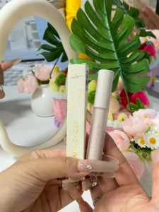 สติ๊กเฉดดิ้งไฮไลท์ เนื้อครีม ปกปิดรอยสิว รอยคล้ำ สร้างมิติให้หน้า ติดทน กันน้ำ กันเหงื่อ