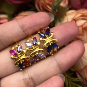 แหวนทองฝังพลอย ลายผีเสื้อ ชุบทอง ทองปลอม ตัวเรือนสีทอง ใส่เสริมบารมี ใส่ได้ทุกโอกาส ใส่อาบน้ำได้