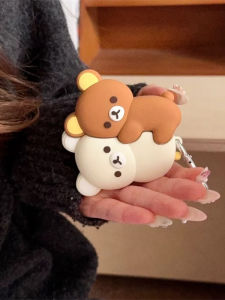 เคส AirPods4 รุ่นที่ 1/2 ที่ทนทานต่อการตกหล่น นุ่ม ลายหมีกอด ลายหมีอ่อนๆ สำหรับผู้ชายและผู้หญิงที่รักกันและกัน