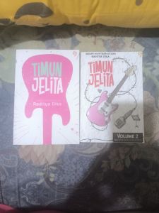 Paket Lengkap Novel Timun Jelita ini terdiri dari dua novel yaitu Volume 1 dan Volume 2