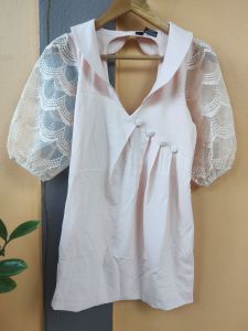 ชุดเดรสสีพีช ชุดใส่ไปงาน แขนปักลาย ใส่สบายมีซิปด้านข้าง อกได้ถึง 34 เอว 30 สะโพก 34 แนะนำสาวไซส์ s หรือ m คอวี มีปกคอบัว เว้าหลังโชว์ด้านหลัง สวยเซ็กซี่หวานๆ ตำหนิกระดุมติดฟ้านิดนึง