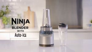 Ninja Nutri Blender Pro Auto-iQ Technology & Ninja Pro Extractor Blade Comes with 3 On the Go cups - 500ml 700ml & 900ml and 20 Recipe book Powerful 1000W motor Crushes ice Smoothie maker Dishwasher safe - Ninja BN500