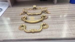 Tay nắm ngăn kéo đồng quai ngang chất liệu đồng thau cao cấp nhiều kiểu dáng cổ điển sang trọng