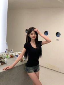 เซ็กซี่ผ้าฝ้ายคอวีแขนสั้นกางเกงยีนส์กางเกงขาสั้นชุดสองชิ้นสําหรับผู้หญิงแฟชั่นฤดูร้อนชุดสไตล์เสื้อสวมหัว