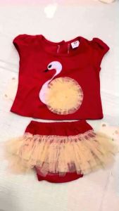 PRELOVED SETELAN BAYI PEREMPUAN SUNKISS / SET BAJU KAOS FASHION ANAK DENGAN CELANA TUTU GEMAS / KAOS ANAK BORDIR ANGSA / SETELAN BAJU MERAH ANAK BAYI PEREMPUAN