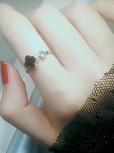 Cincin Titanium Wanita Bunga Semanggi Permata Terbaru Cincin Titanium Anti Karat Tidak Luntur