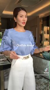 เสื้อ LYN DE 💖 เสื้อแขนบอลลูนตกแต่งอัดพลีทรอบแขน งานสวยมาก ผ้าแก้วเงาสวยมากสีเงาเล่นแสง คอกลมสวมใส่สบาย ผ้านุ่มมาก