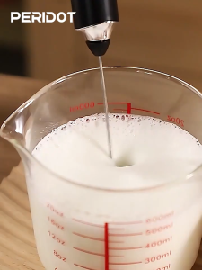 รับประกัน 5 ปี เครื่องตีฟองนม เครื่องตีฟองนมไฟฟ้า ทำขนม ตีไข่ ผสมเครื่องดื่มในเครื่องเดียว ตีฟองนม วัสดุเกรดอาหาร ชาร์จเร็วType-C ที่ตีฟองนม เครื่องตีไข่