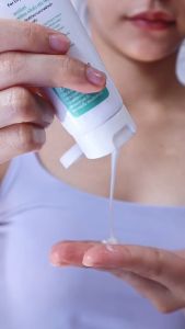 โฟมล้างหน้า สารสกัดธรรมชาติ สำหรับผิวแพ้ง่าย กำจัดความมัน ( Facial Cleansing Cream Foam )