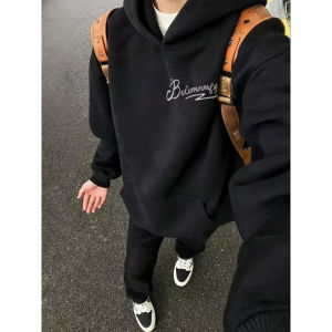 เสื้อสเวตเตอร์มีฮู้ดแบบหนาปักลายตัวอักษรสไตล์เกาหลีสำหรับผู้ชาย เสื้อคลุมกันหนาวฤดูใบไม้ร่วงและฤดูหนาว เสื้อคลุมกันหนาวแบบสวมหัว ทรงหลวม สวมใส่สบาย