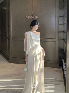 ชุดสองชิ้นผ้าไหมเนื้อละเอียดแขนกุดไหล่โล่ง ชุดกางเกงขายาวผ้าไหมเนื้อละเอียดสำหรับฤดูร้อน ชุดแฟชั่นสำหรับผู้หญิงวัย 18-25 ปี