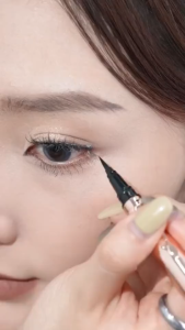 O.TWO.O Gold Embroidery Eyeliner Easy to extend Long-lasting Eye Makeup