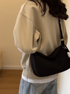 MOUSSON กระเป๋าผ้าใบไนลอนความจุสูงกระเป๋าสะพายข้างแบบลำลองแฟชั่นใหม่กระเป๋าหมอนสะพายข้างแบบบรอดแบนด์แมทช์ลุคง่าย