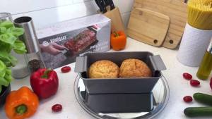 HONGBAKE Meatloaf Pan with Drain Tray 9 x 5 Inches Loaf Pans with Insert Nonstick Meat Loaf for Baking Reduce the Fat and Kick Up the Flavor Grey