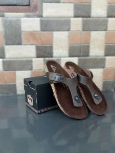 SANDAL TERBARU PRIA DEWASA KEKINIAN
