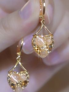 Elegant Full Diamond Heart Shaped Womens Earrings Fashionable Lightweight Stylish Ear Cuffs High-End Sensation Jewelry