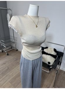 เสื้อสเวตเตอร์ถักคอตั้งทรงเข้ารูปแขนสั้นผ้าลูกไม้สไตล์หวานสำหรับฤดูใบไม้ผลิและฤดูร้อน เสื้อชั้นในสตรี