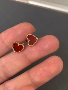 18k Gold Stud Earrings: A Gift for Women