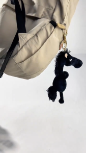 Móc Khoá Ngựa Đen Ngựa Đỏ Thú Nhồi Bông Biểu Cảm Ngầu – Phụ Kiện Trang Trí Mới Nhất 2026