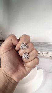 Bông tai nữ Titan cao cấp hoa 3 cánh đính đá lấp lánh sang trọngquyến rũTặng kèm quà xịn sò