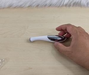 Máy massage vùng da xung quanh mắt - đánh tán quầng thâm và vết nhăn