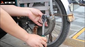 Cần Siết Mở Ốc Tự Động Đầu Tuýp Tự Động Tay Khẩu Siết Mở Ốc 3/815mm W2595B Wynns Thép CR-V dùng để mở bu lông đai ốc và các con vít vặn bằng tay