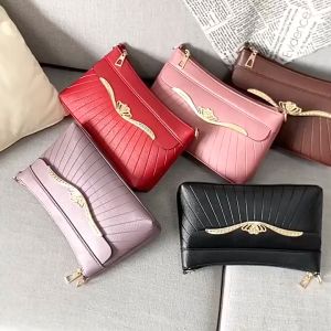 Túi đeo chéo nữ viền đính đá sang trọng LILA TQA1999