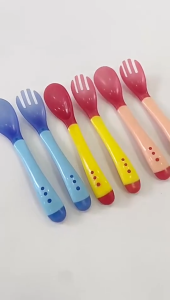 Alat Makan Bayi Dengan Sensor Suhu Panas Sendok Garpu Bahan Silikon Baby Spoon -REX-MART (BAYAR DITEMPAT/COD)